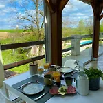 Le Petit Bleu D'hôtes 4* Bourg-de-Visa