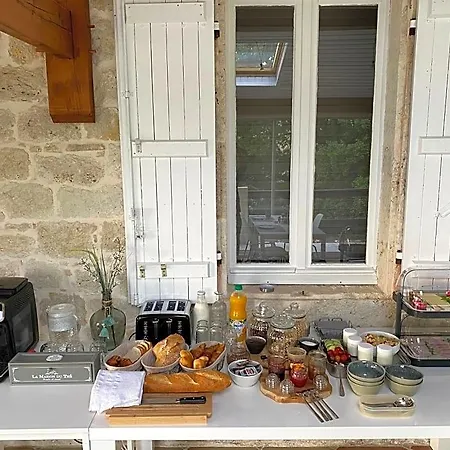 Le Petit Bleu D'hotes Bed and Breakfast Bourg-de-Visa