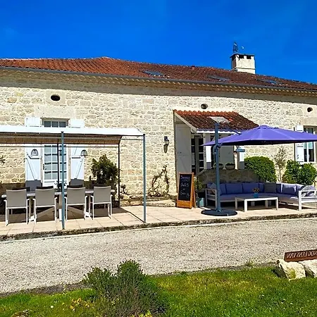 Le Petit Bleu D'hotes Bed and Breakfast 4*