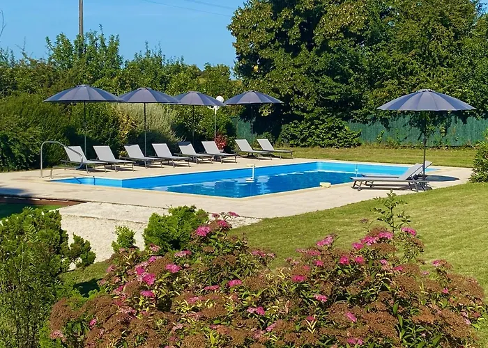 Le Petit Bleu D'hotes 4*