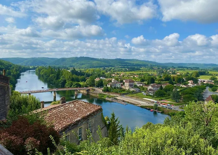 ベッド・アンド・ブレックファスト Le Petit Bleu D'hotes Bourg-de-Visa