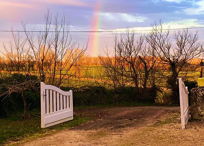 Le Petit Bleu D'hotes ベッド・アンド・ブレックファスト 4*