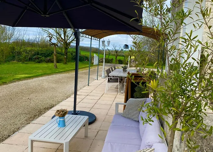 Le Petit Bleu D'hotes ベッド・アンド・ブレックファスト Bourg-de-Visa